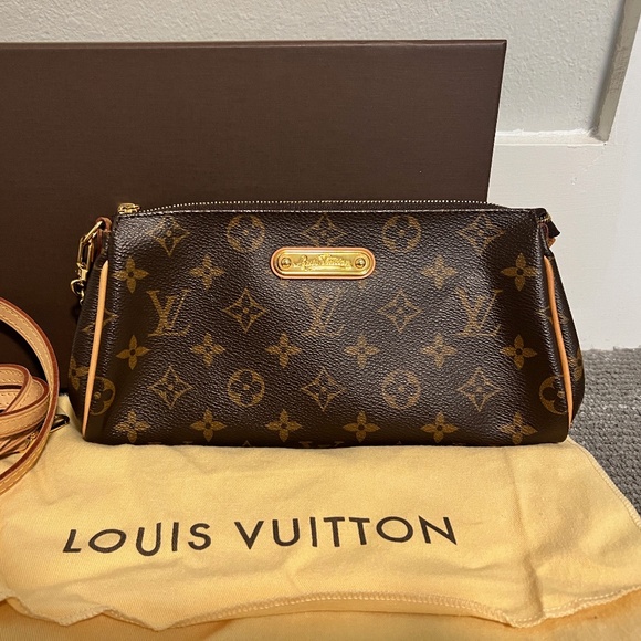 Louis Vuitton Monogram Pochette - Picture 1 of 5